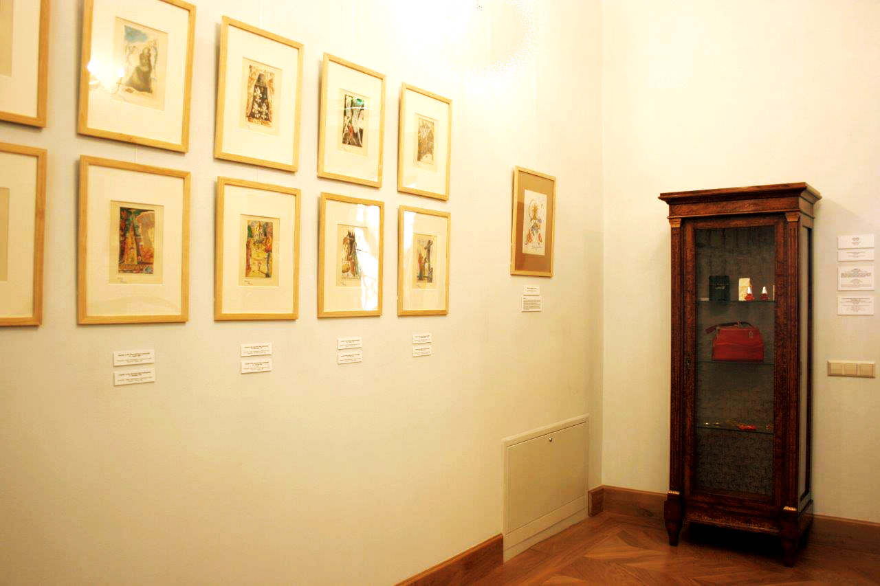  Salvadoro Dali ekspozicijos fragmentas